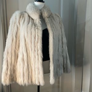 100% blue fox vintage fur coat woman’s size medium mint condition